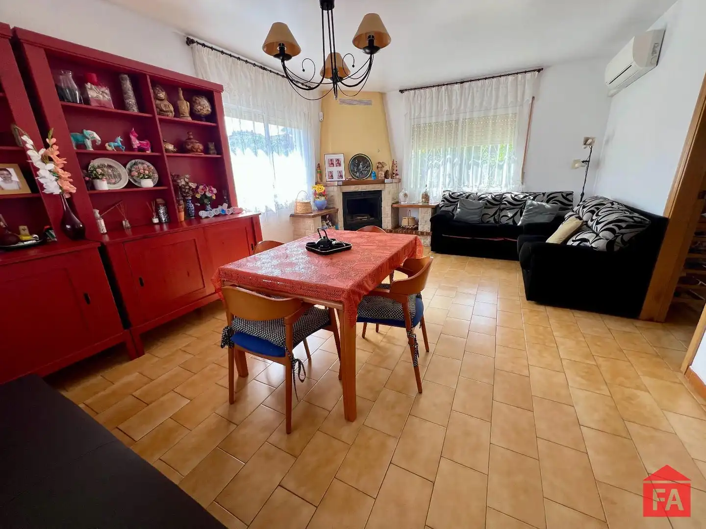 Wohnzimmer von Haus oder Chalet zum Verkauf in Albinyana mit Klimaanlage, Heizung und Terrasse