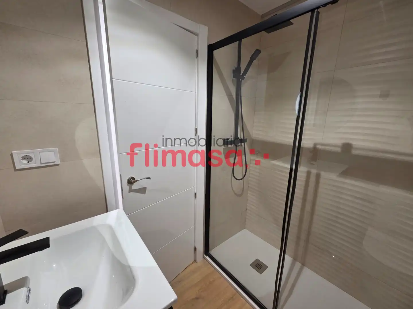Bany de Apartament en venda en Móstoles amb Aire condicionat, Calefacció i Moblat