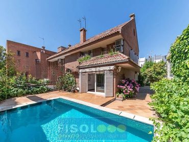 Xalet amb piscina en venda a Avenida Europa