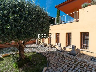Casa amb piscina en venda a Aiguaviva