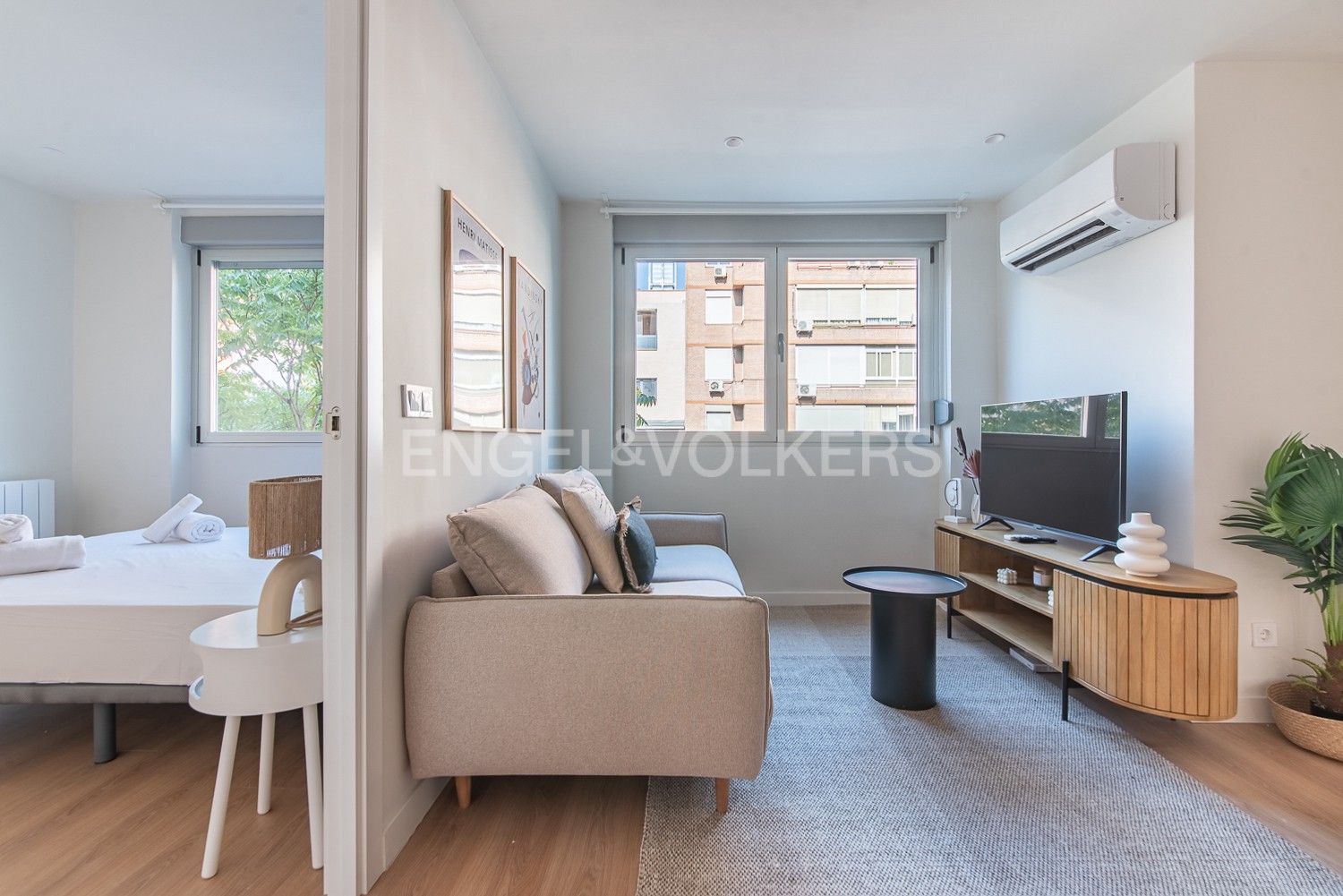 Sala d'estar de Apartament de lloguer en  Madrid Capital amb Aire condicionat, Calefacció i Moblat