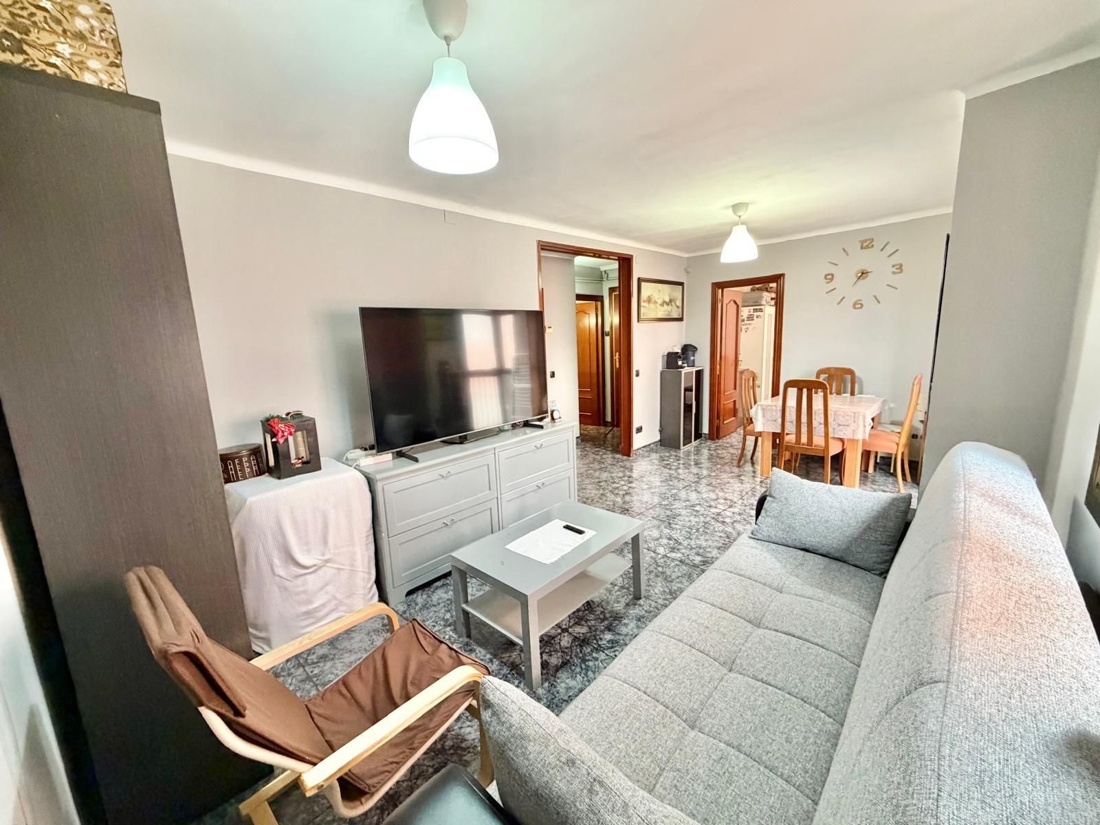 Sala d'estar de Pis en venda en L'Hospitalet de Llobregat amb Calefacció i Balcó