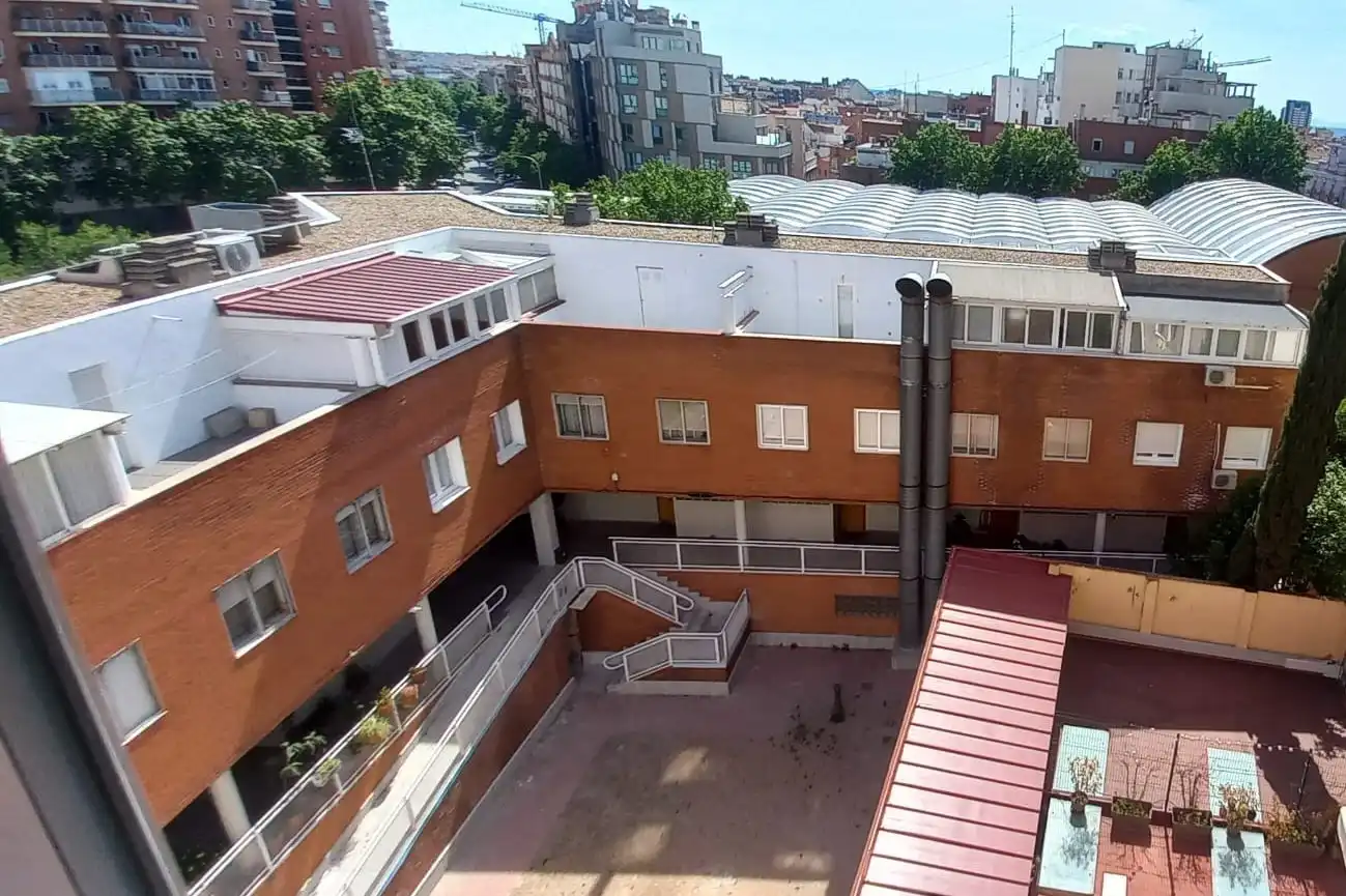 Vista exterior de Pis en venda en Madrid amb Aire condicionat