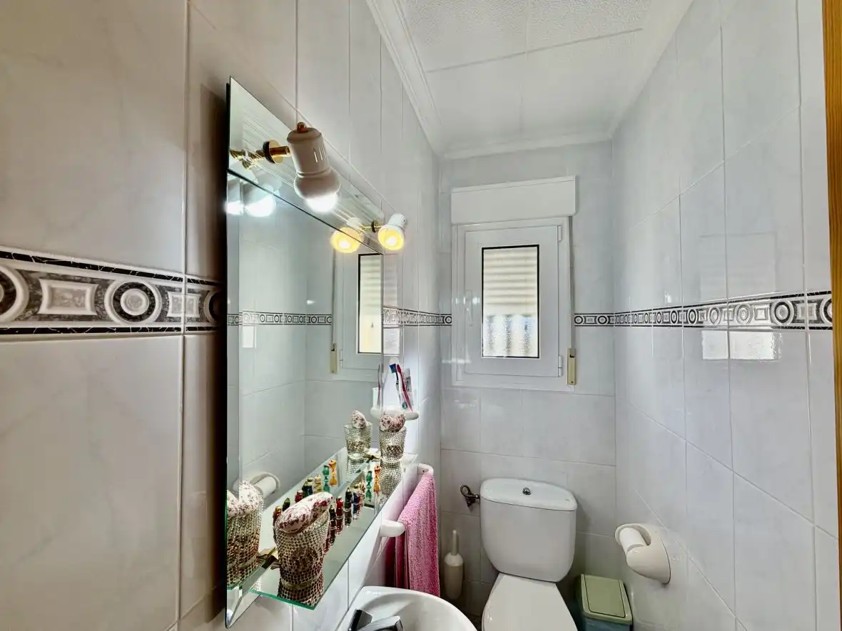 Badezimmer von Haus oder Chalet zum Verkauf in Elche / Elx mit Klimaanlage, Terrasse und Schwimmbad