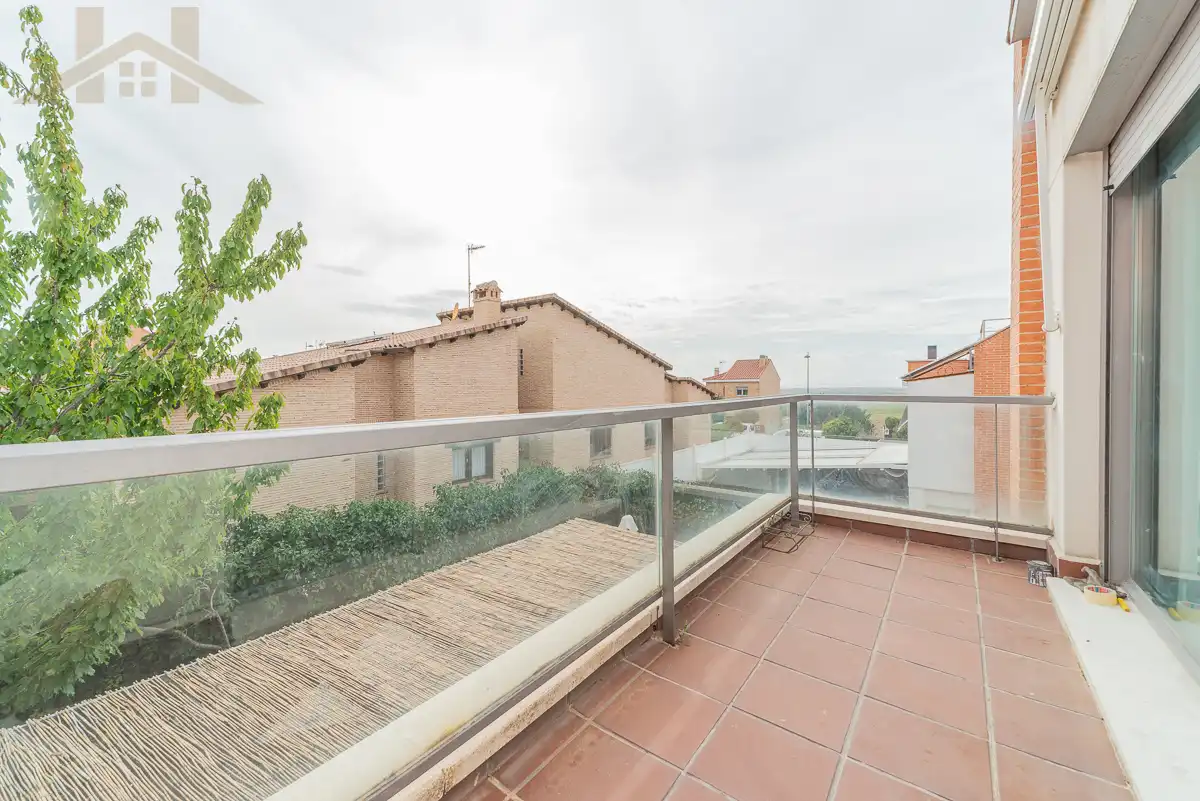 Terrassa de Casa adosada en venda en Moraleja de Enmedio amb Aire condicionat, Calefacció i Jardí privat