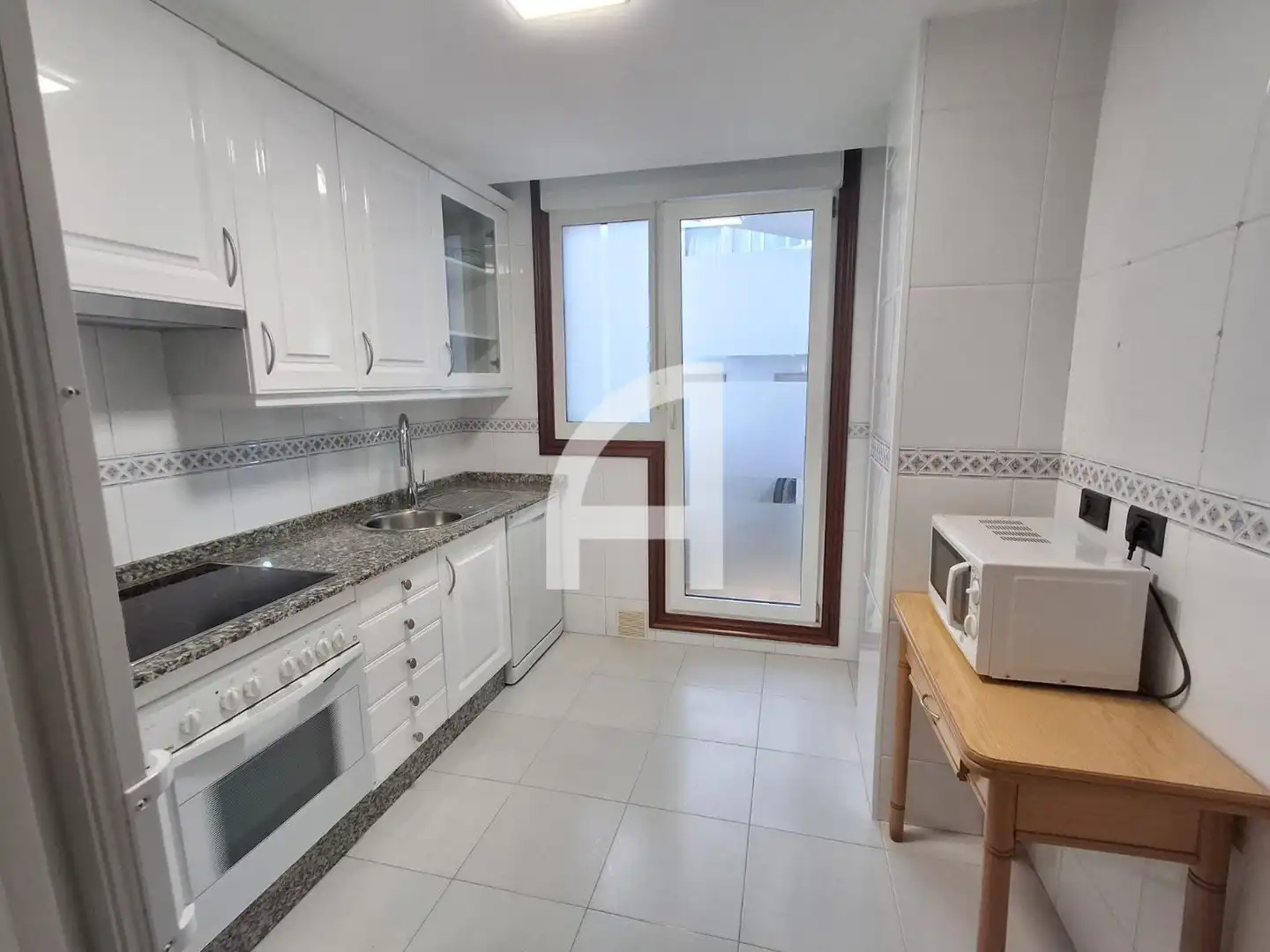 Wohnung zur Miete in R. de Rosalía de Castro, Centro - Areal