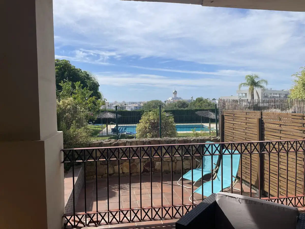 Piscina de Piso en venta en Estepona con Terraza y Piscina