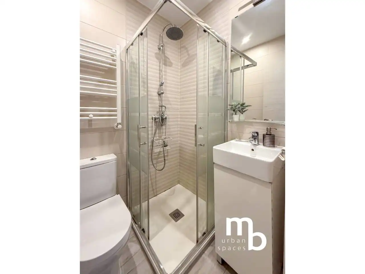 Badezimmer von Wohnung zur Miete in Madrid mit Klimaanlage, Heizung und Möbliert