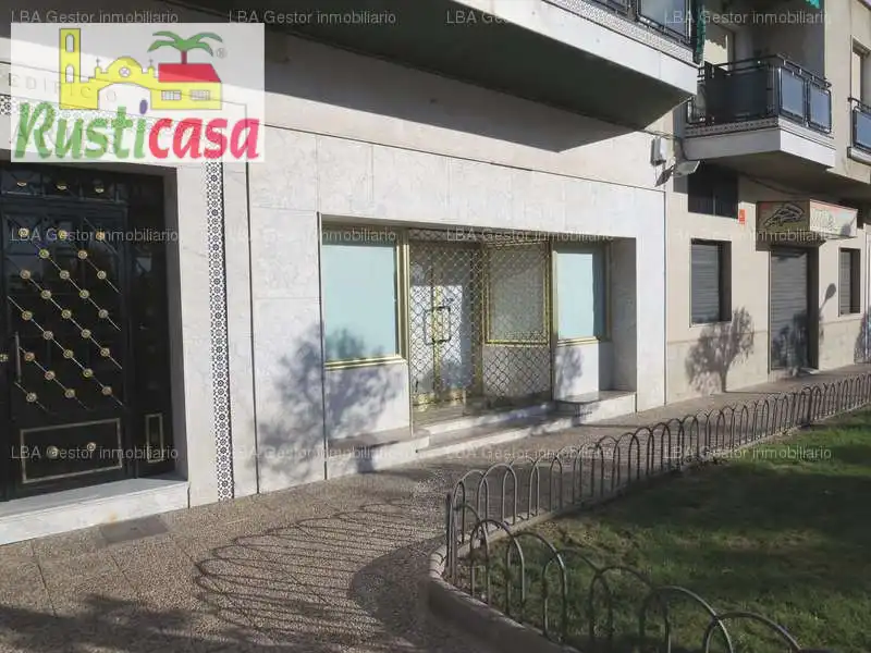 Vista exterior de Local en venda en Bailén