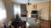 Sala d'estar de Casa adosada en venda en Cártama