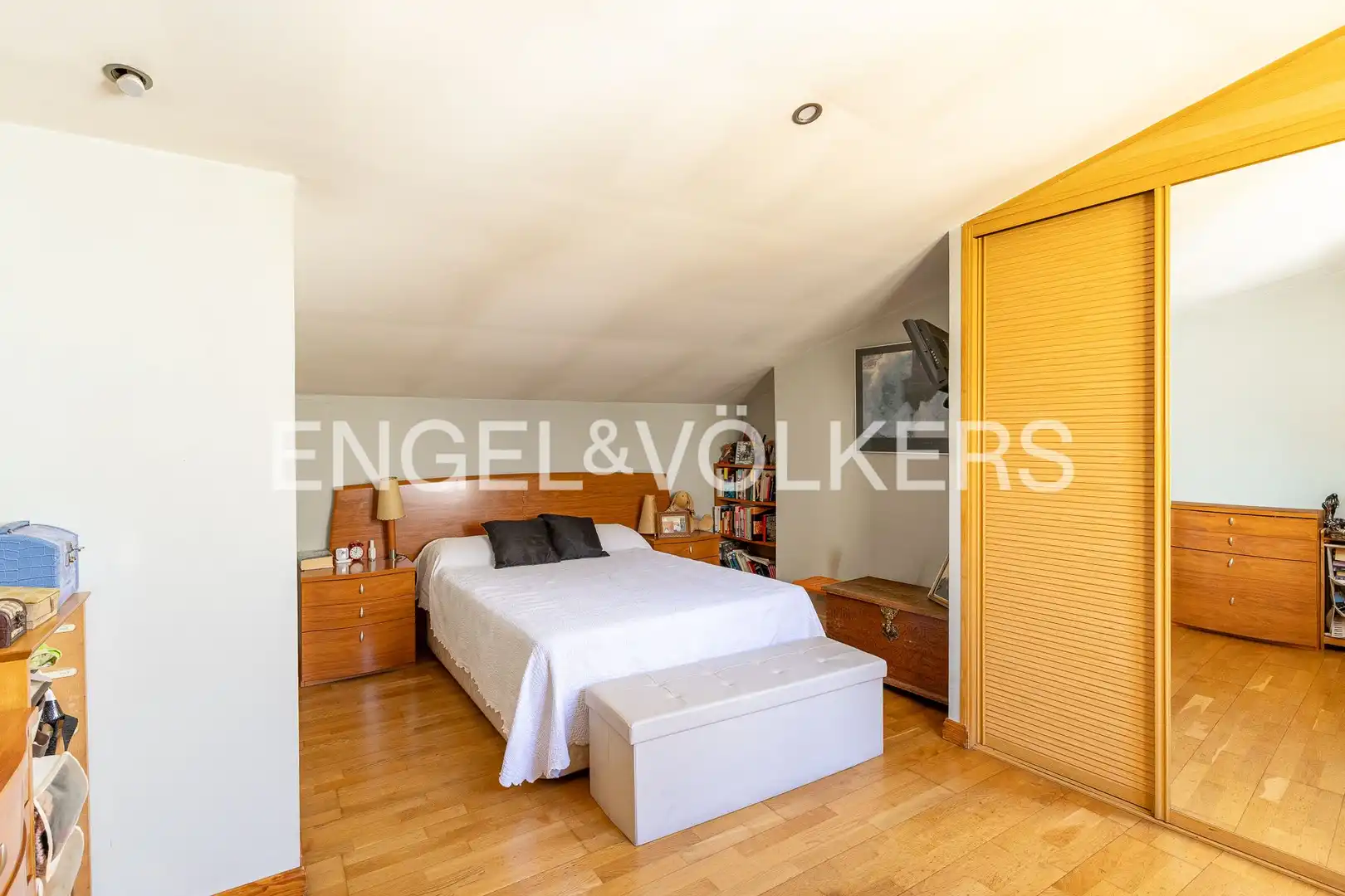Bedroom of Attic for sale in Madrid  with Air Conditioner, Heating and Terrace