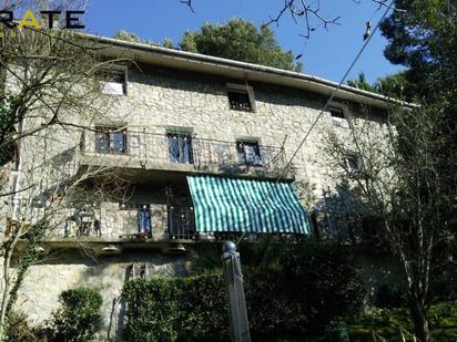 Vista exterior de Casa o xalet en venda en Castro-Urdiales amb Calefacció, Jardí privat i Terrassa