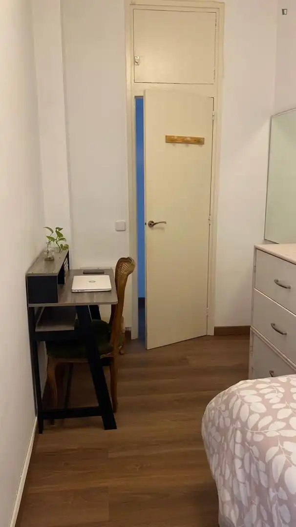 Room in El Baix Guinardó