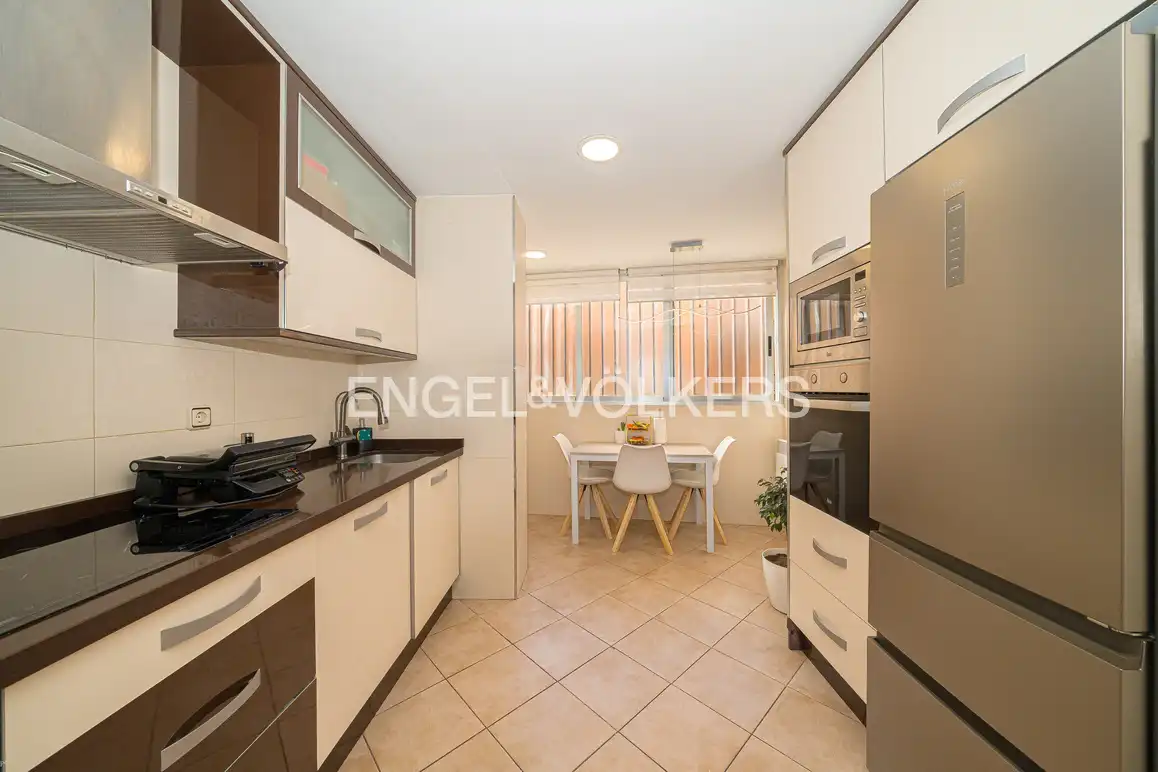 Cuina de Apartament en venda en Benidorm amb Aire condicionat i Piscina comunitària