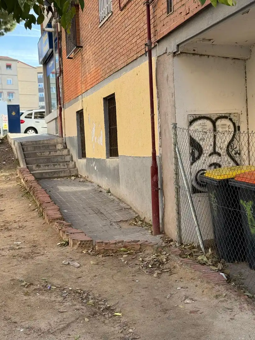 Vista exterior de Local en venta en Madrid