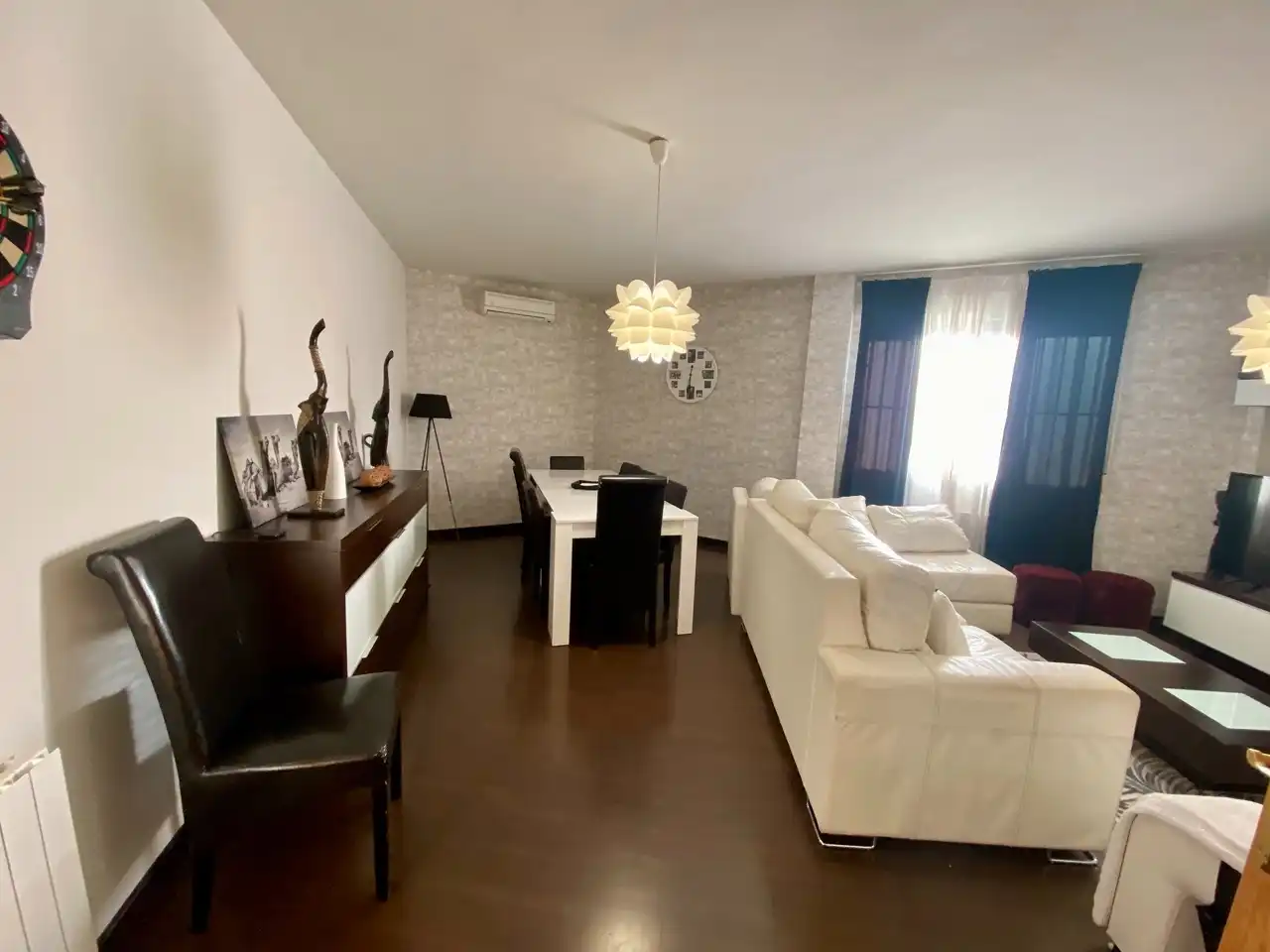 Sala de estar de Casa adosada en venta en Carrión de Calatrava con Aire acondicionado, Calefacción y Amueblado
