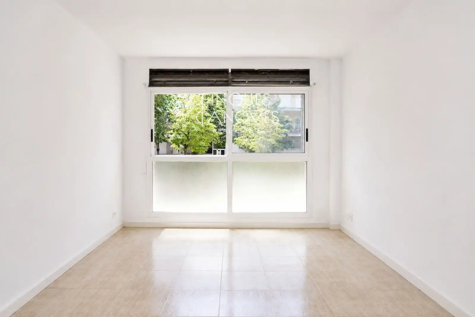 Habitación de Piso en venta en Girona con Calefacción, Trastero y Horno