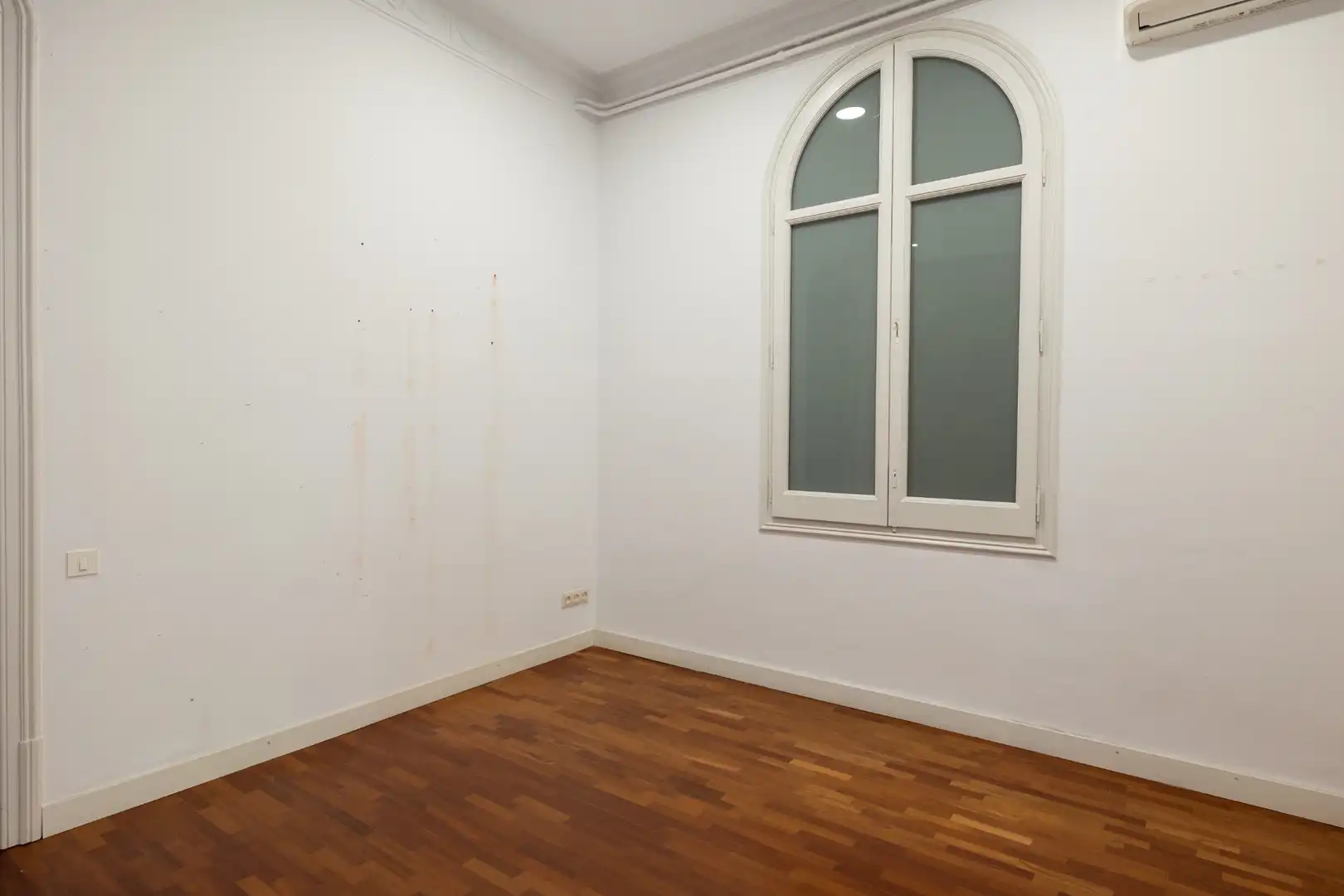 Wohnung zum Verkauf in Barcelona mit Klimaanlage, Heizung und Parkett