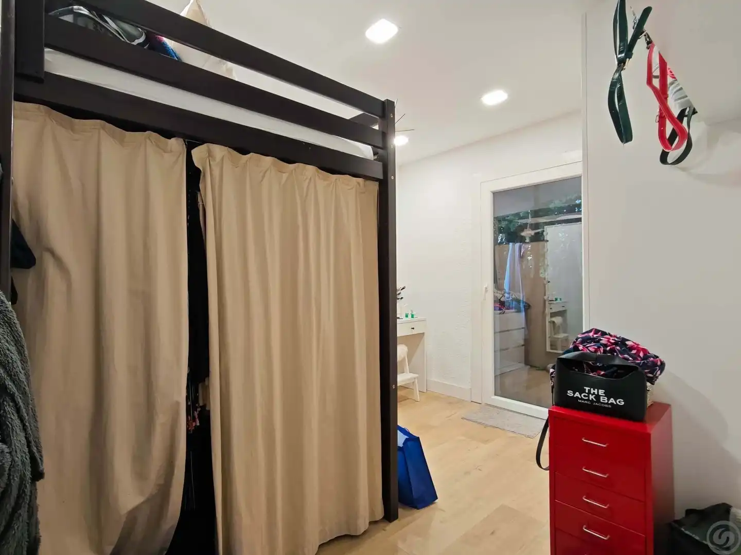 Habitación de Casa adosada en venta en Empuriabrava con Terraza, Trastero y Piscina