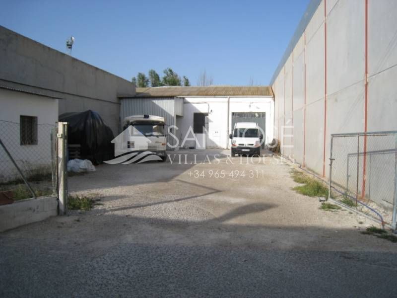 Vista exterior de Nau industrial en venda en Aspe