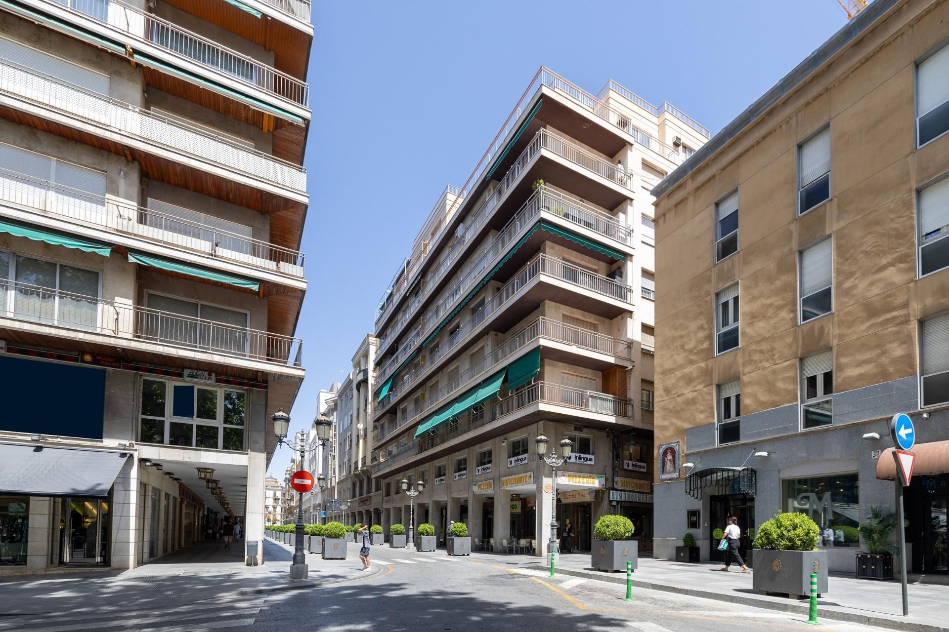Exterior view of Flat for sale in  Granada Capital  with Terrace and Balcony