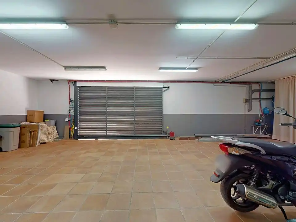 Aparcament de Casa o xalet en venda en El Papiol amb Aire condicionat, Terrassa i Balcó