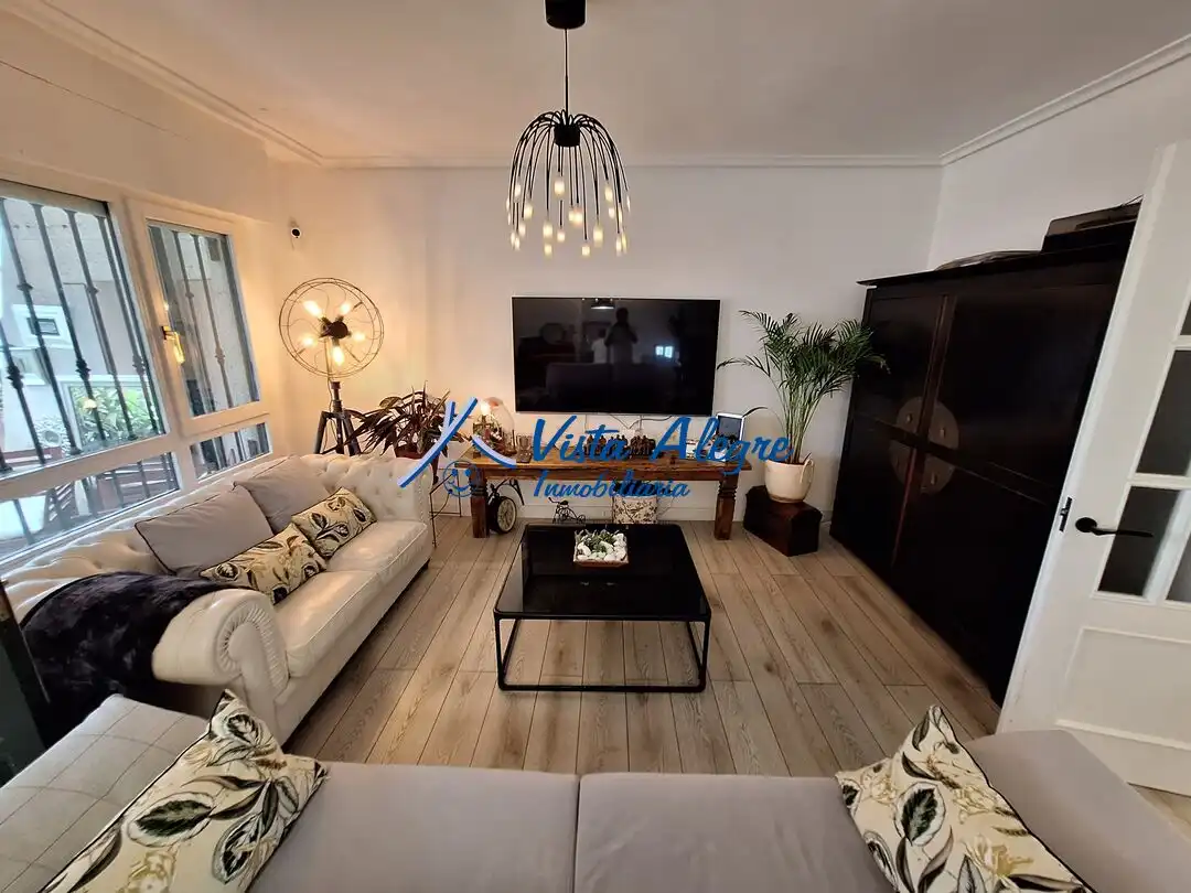 Wohnzimmer von Einfamilien-Reihenhaus zum Verkauf in Haro mit Klimaanlage, Heizung und Terrasse