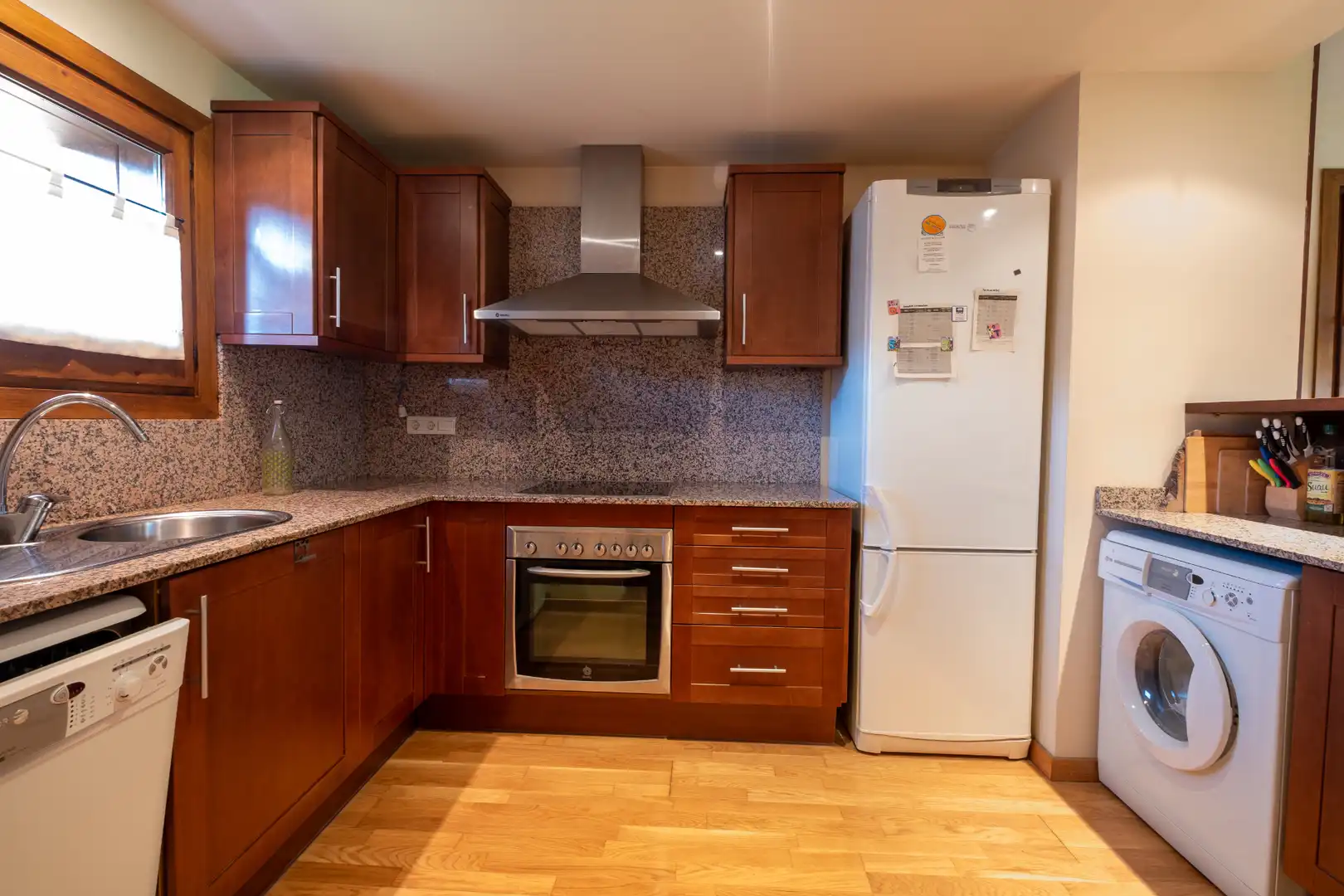 Cuina de Casa adosada de lloguer en Bellver de Cerdanya amb Calefacció, Parquet i Terrassa