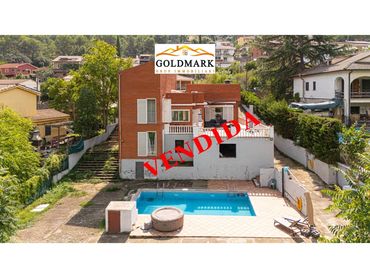Casa con piscina in vendita a Carretera Sant Andreu de la Barca 109
