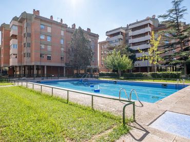 Flat with pool for sale in Vía HISPANIDAD 61