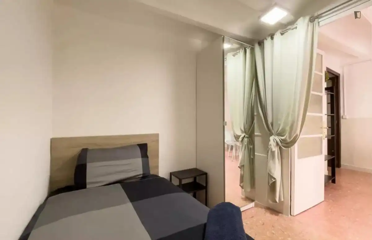 Habitación de Apartamento para compartir en  Barcelona Capital con Amueblado, Lavadora y Microondas