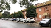 Vista exterior de Casa o xalet en venda en  Sevilla Capital amb Jardí privat