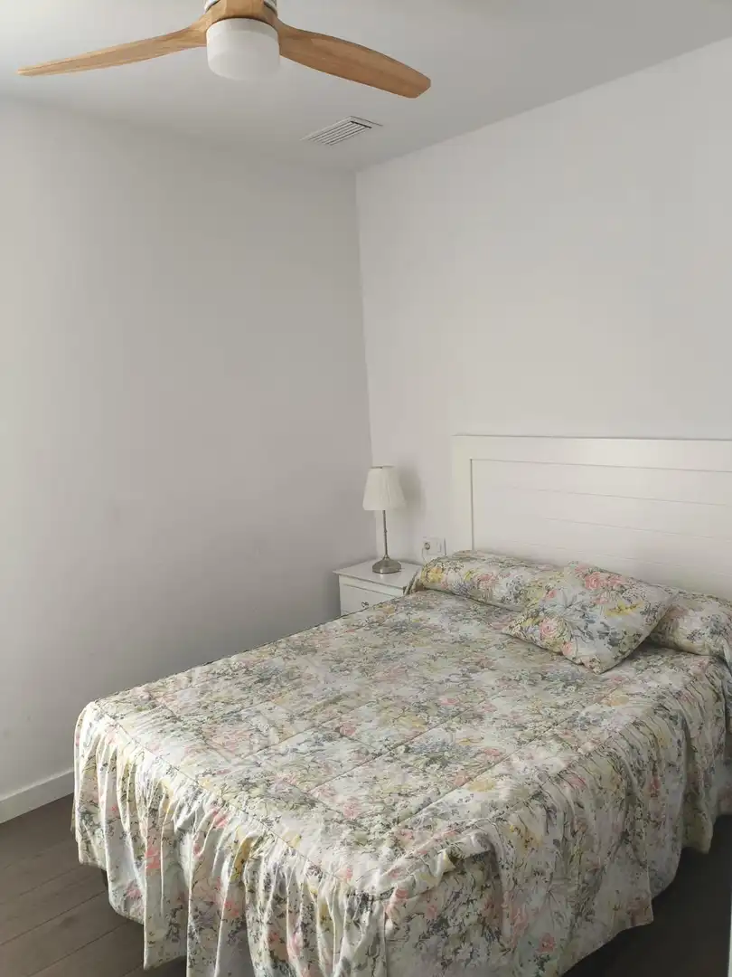 Dormitori de Àtic de lloguer en Valencia amb Aire condicionat, Terrassa i Traster