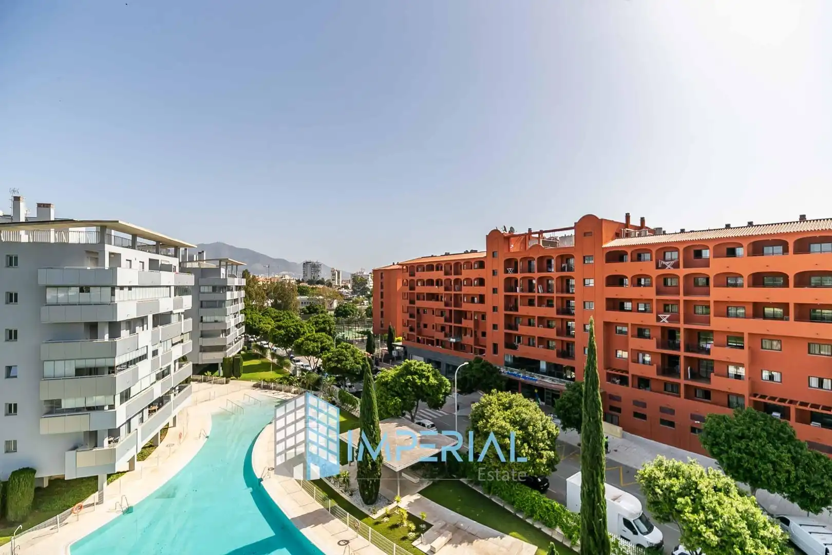Vista exterior de Piso en venta en Fuengirola con Aire acondicionado, Terraza y Piscina comunitaria