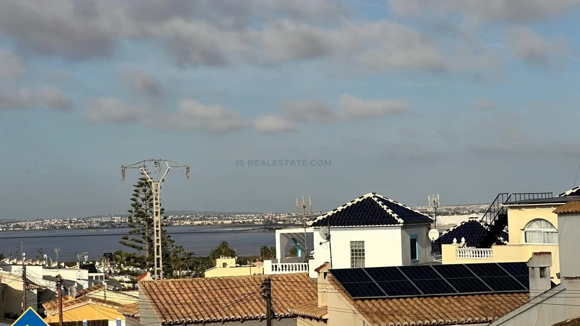 Vista exterior de Dúplex en venda en Torrevieja amb Jardí privat, Terrassa i Moblat