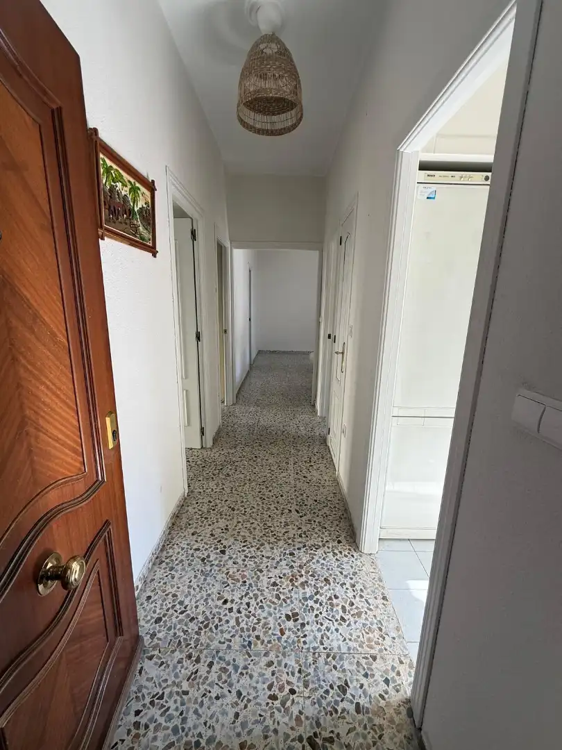 Wohnung zum Verkauf in Córdoba mit Klimaanlage, Terrasse und Abstellraum