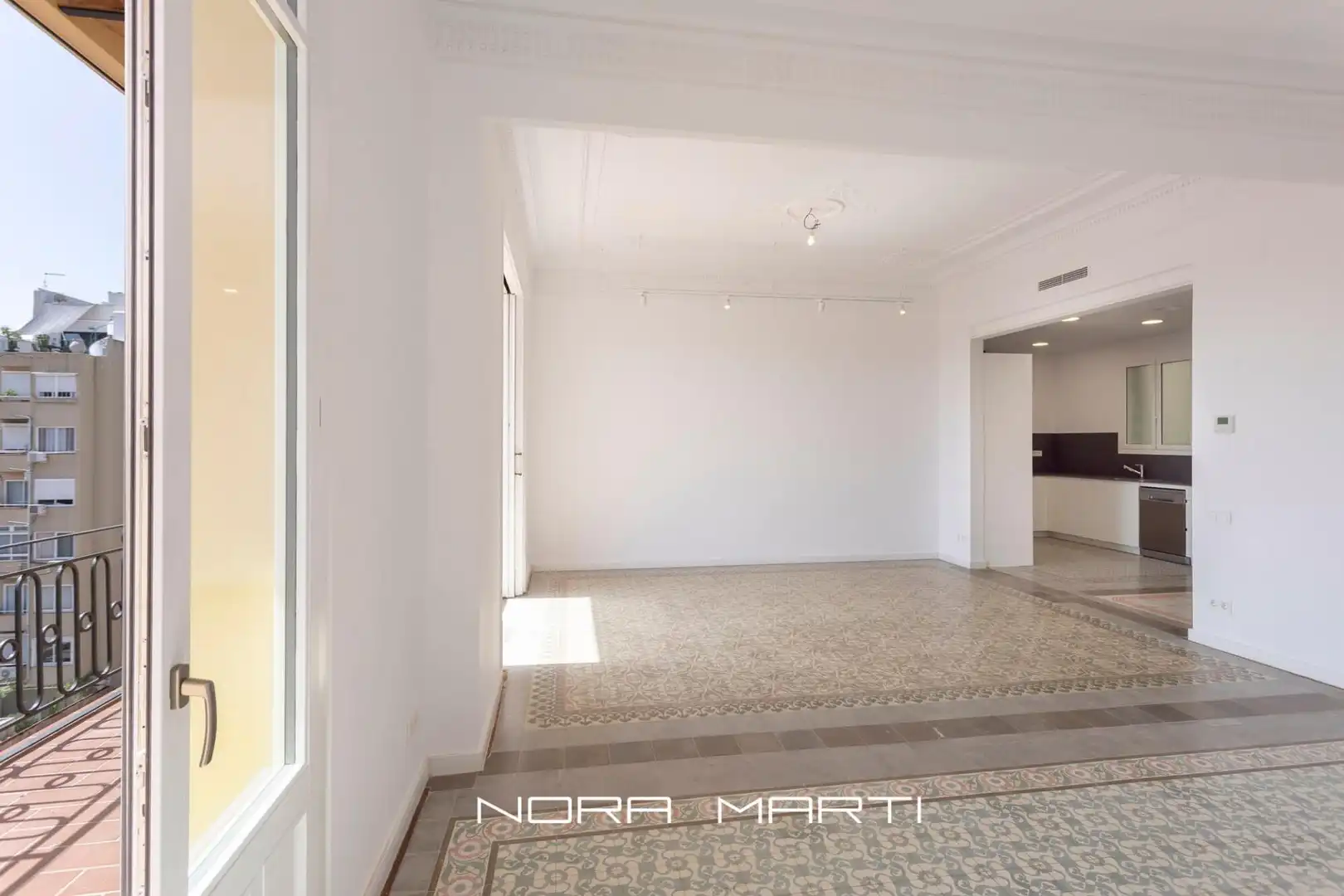 Piso con terraza en alquiler en Eixample, imagen 3