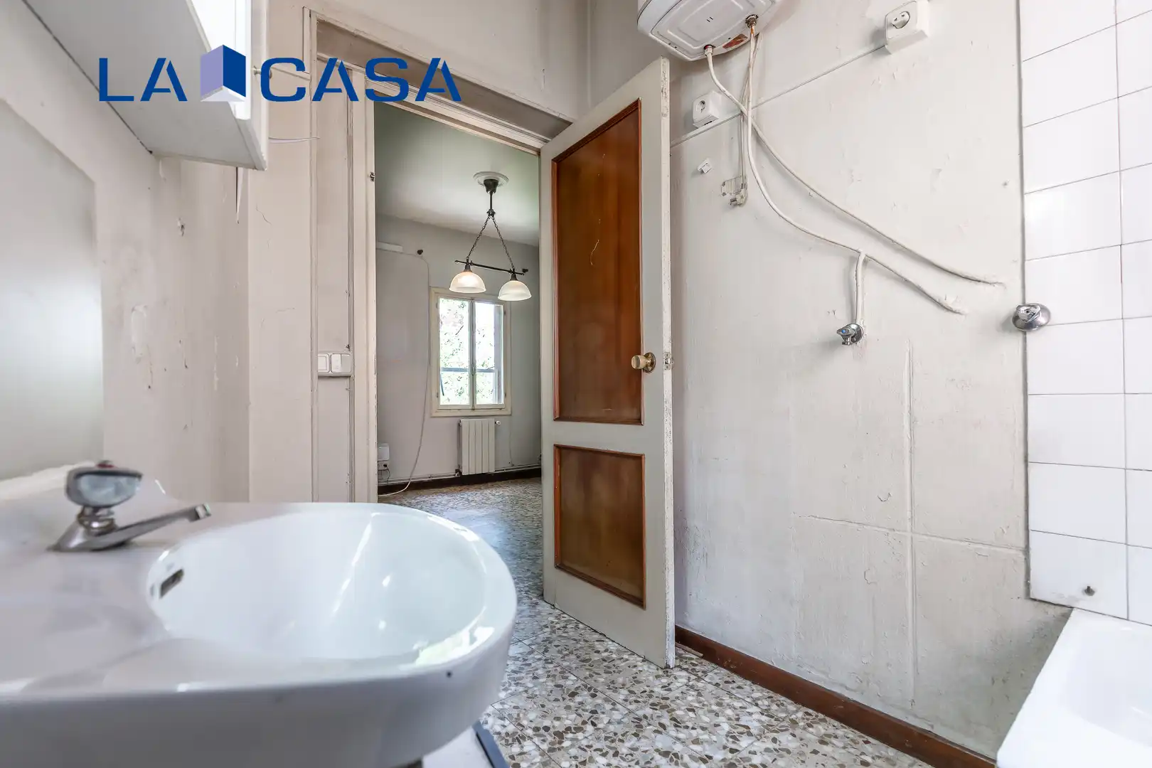 Baño de Piso en venta en Madrid con Calefacción, Terraza y Trastero