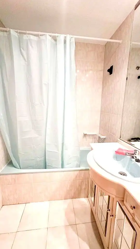 Badezimmer von Wohnungen zum Verkauf in  Logroño mit Heizung, Parkett und Abstellraum