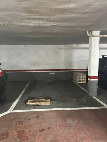 Garaje en Alquiler en Carrer de la Independència en El Camp de l'Arpa del Clot