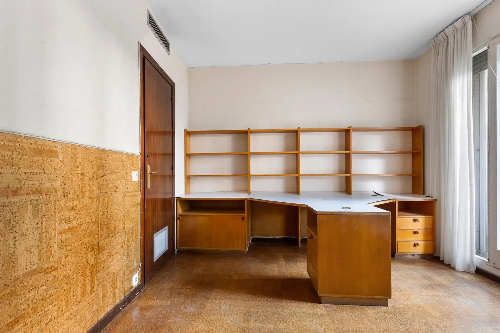 Piso en venta en Barcelona con Calefacción, Terraza y Balcón
