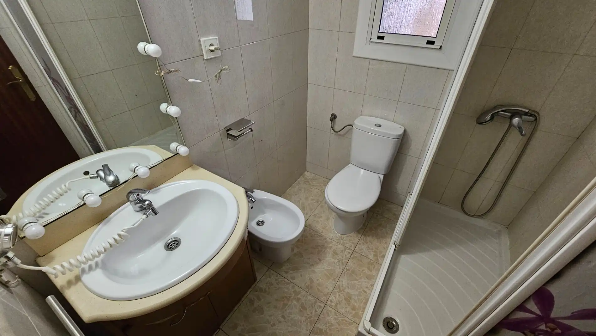 Baño de Piso en venta en Santa Coloma de Gramenet con Aire acondicionado y Horno