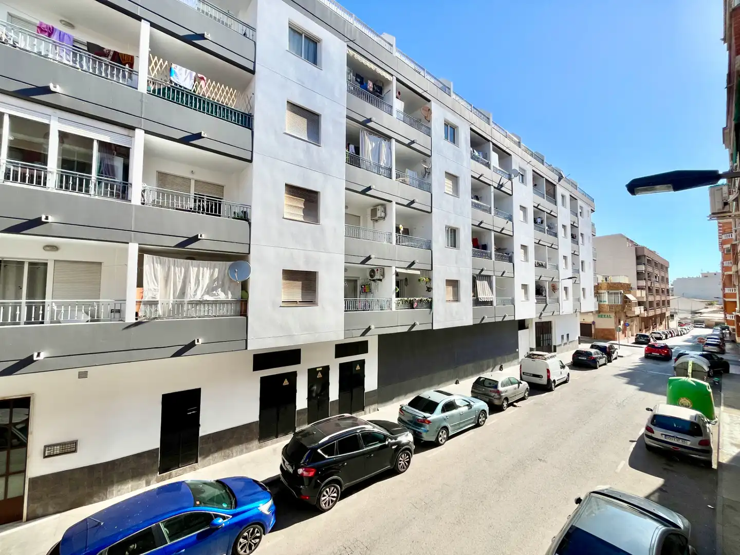 Vista exterior de Pis en venda en Torrevieja amb Terrassa, Rentadora i Balcó