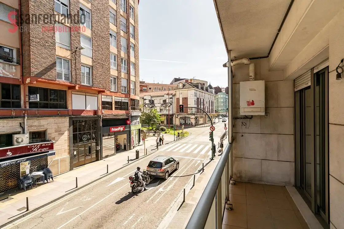 Vista exterior de Piso en venta en Torrelavega  con Terraza y Balcón