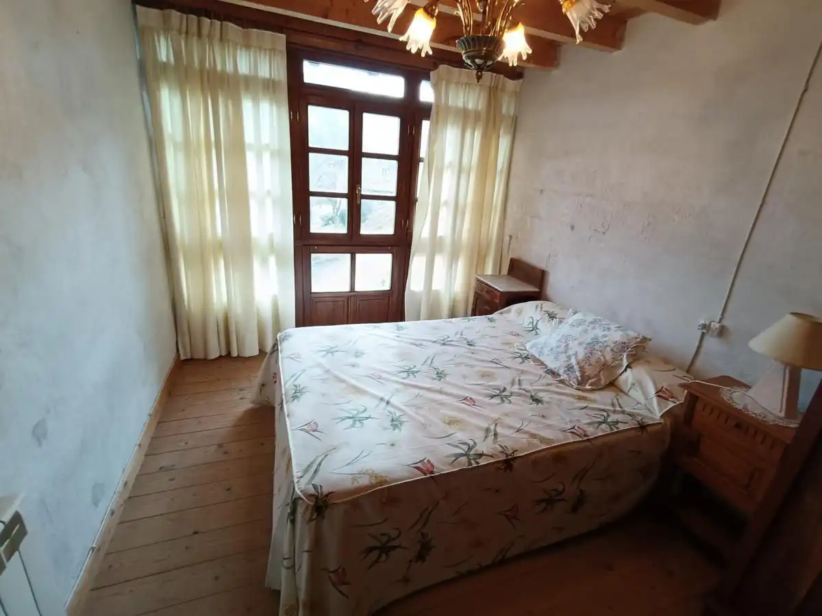 Schlafzimmer von Einfamilien-Reihenhaus zum Verkauf in Peñamellera Alta mit Heizung, Privatgarten und Terrasse