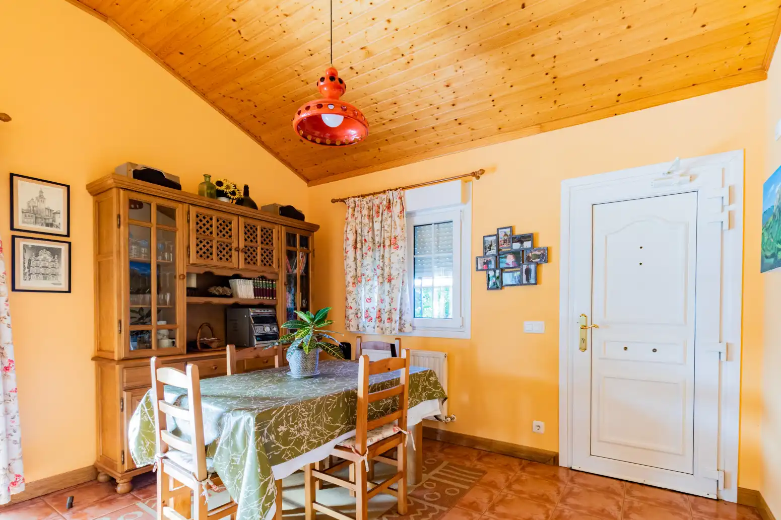 Comedor de Casa o chalet en venta en Ayegui / Aiegi con Calefacción, Trastero y Piscina