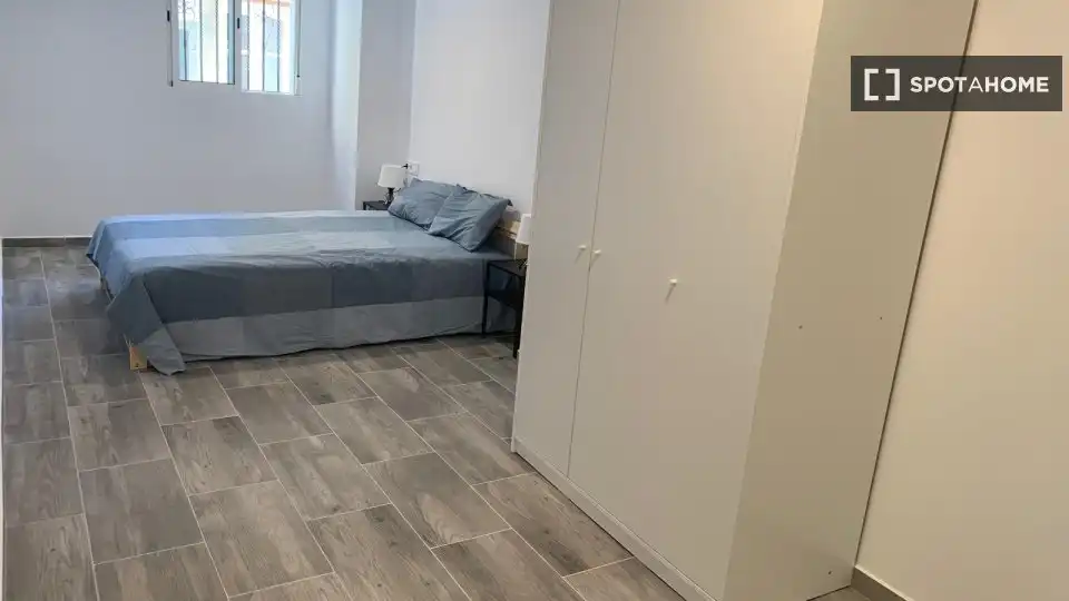 Schlafzimmer von Wohnung zur Miete in Serra mit Klimaanlage, Heizung und Möbliert