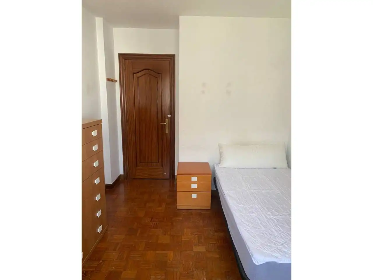 Dormitori de Pis de lloguer en Burgos amb Calefacció, Parquet i Terrassa