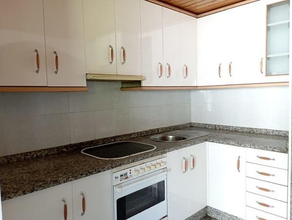 Cuina de Casa adosada en venda en Arbo amb Jardí privat i Parquet