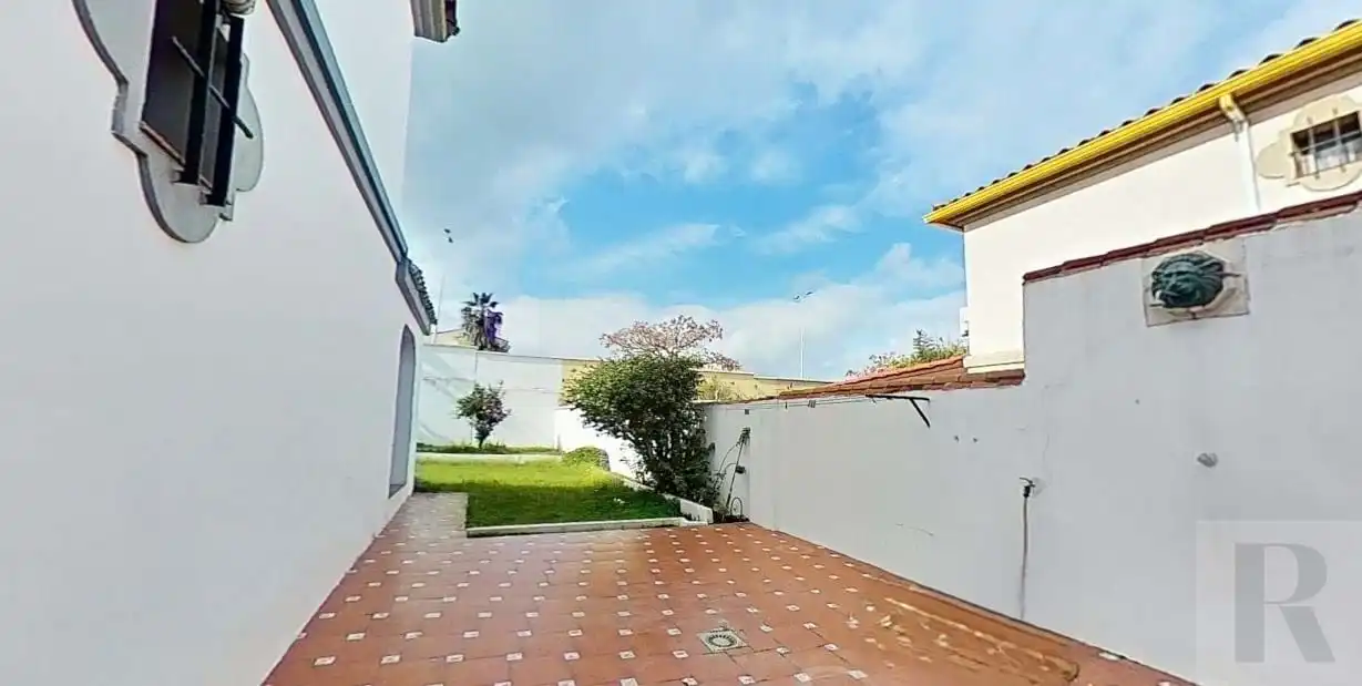 Jardí de Casa o xalet en venda en Algeciras amb Aire condicionat, Terrassa i Traster